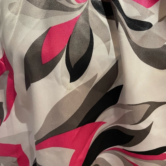 Silky halter top with sash around the neck area. - Picture 6 of 8